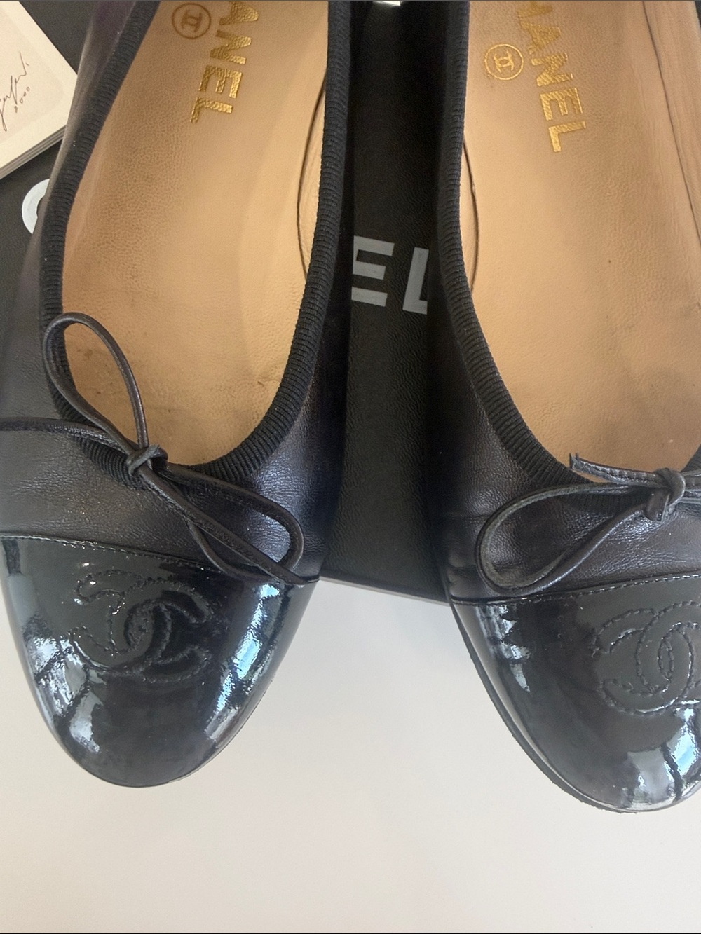 CHANEL Black Leather Cap-Toe Ballet Flats with Patent CC - Picture 5 of 13